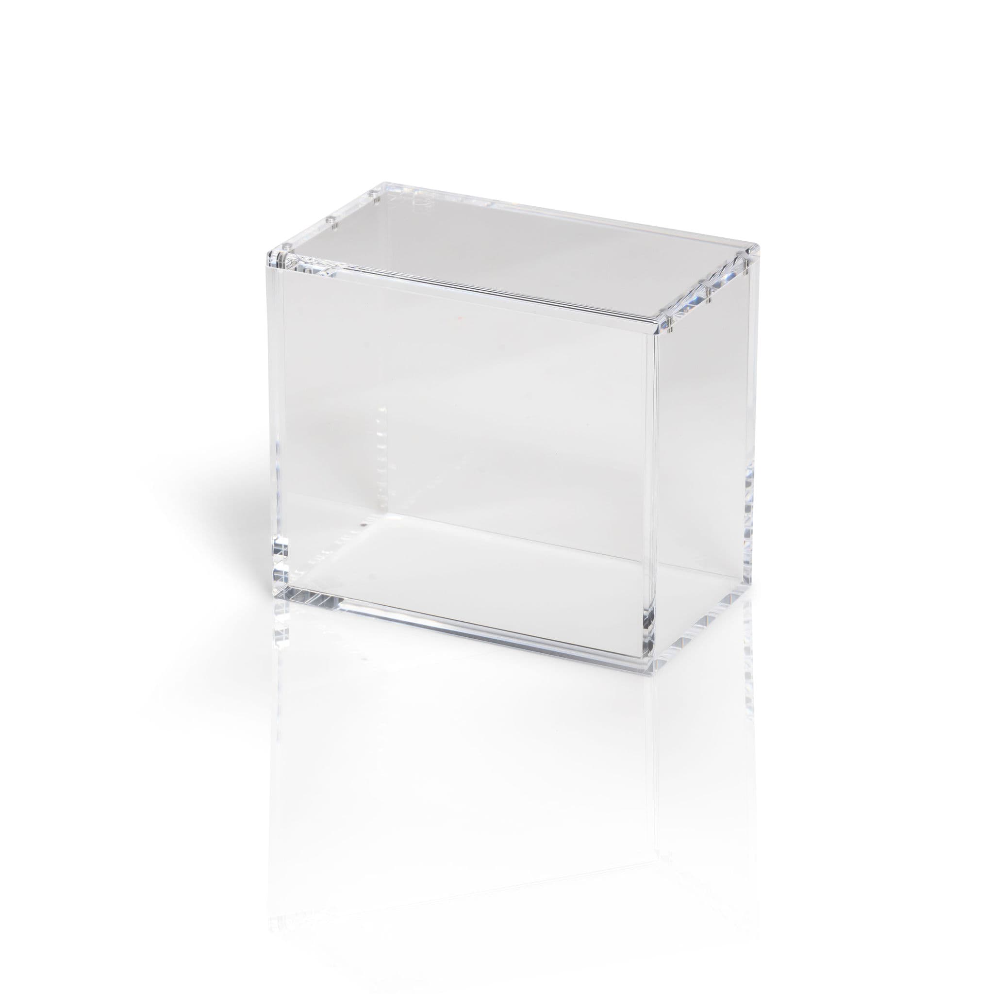 Tomt genomskinligt akrylfodral från The Acrylic Box, måttat för en Pokémon-boosterbox, mot vit bakgrund.