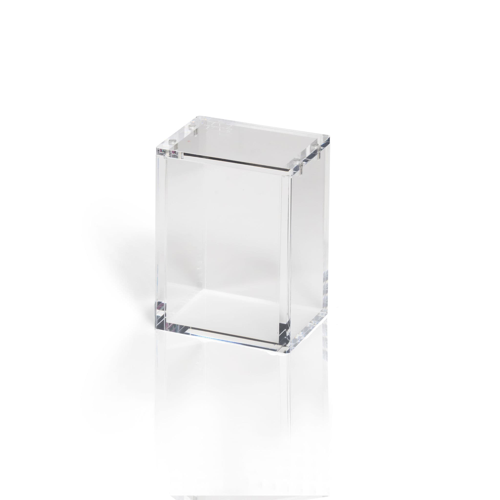 Tomt genomskinligt akrylfodral från The Acrylic Box, måttat för en Pokémon Booster Bundle, mot vit bakgrund.