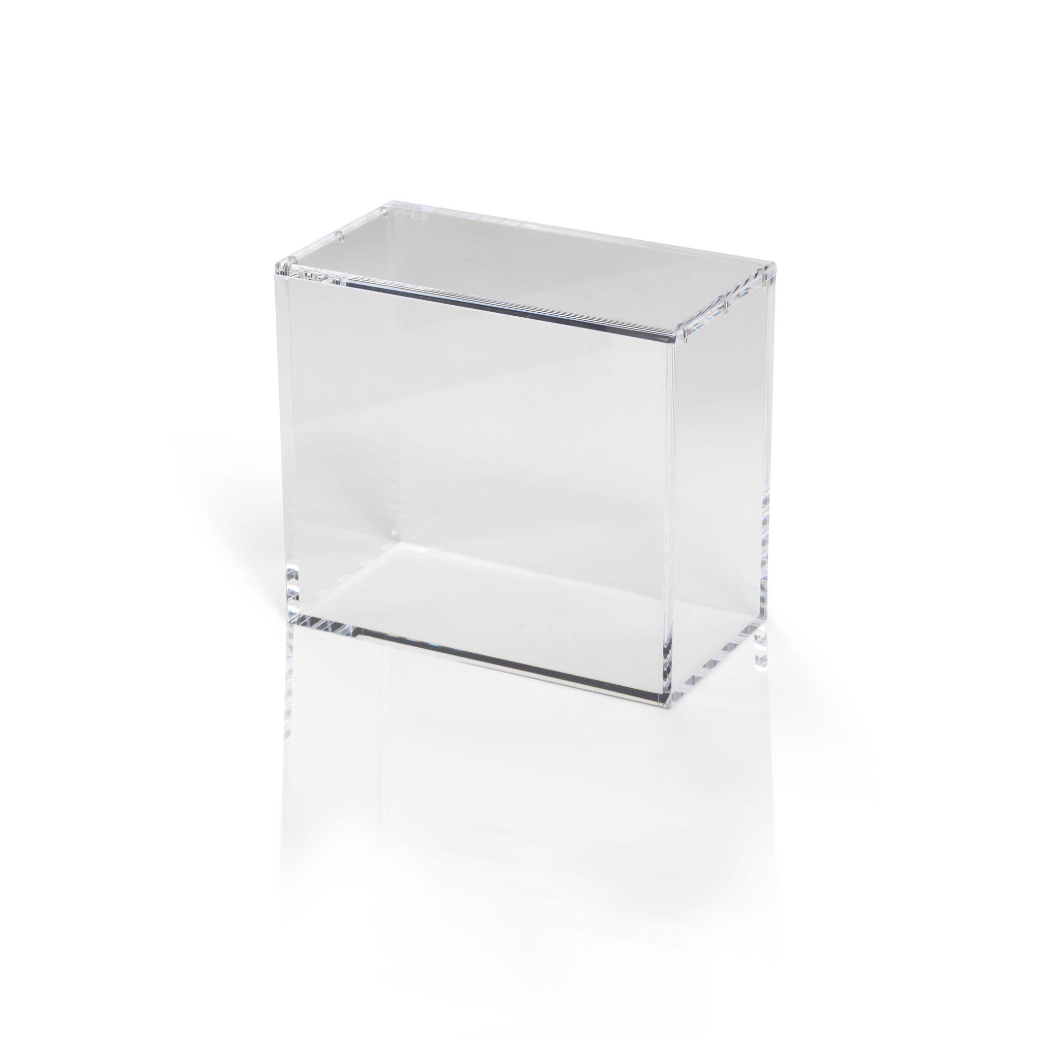Tomt genomskinligt akrylfodral från The Acrylic Box, måttat för en Pokémon Elite Trainer Box, mot vit bakgrund.