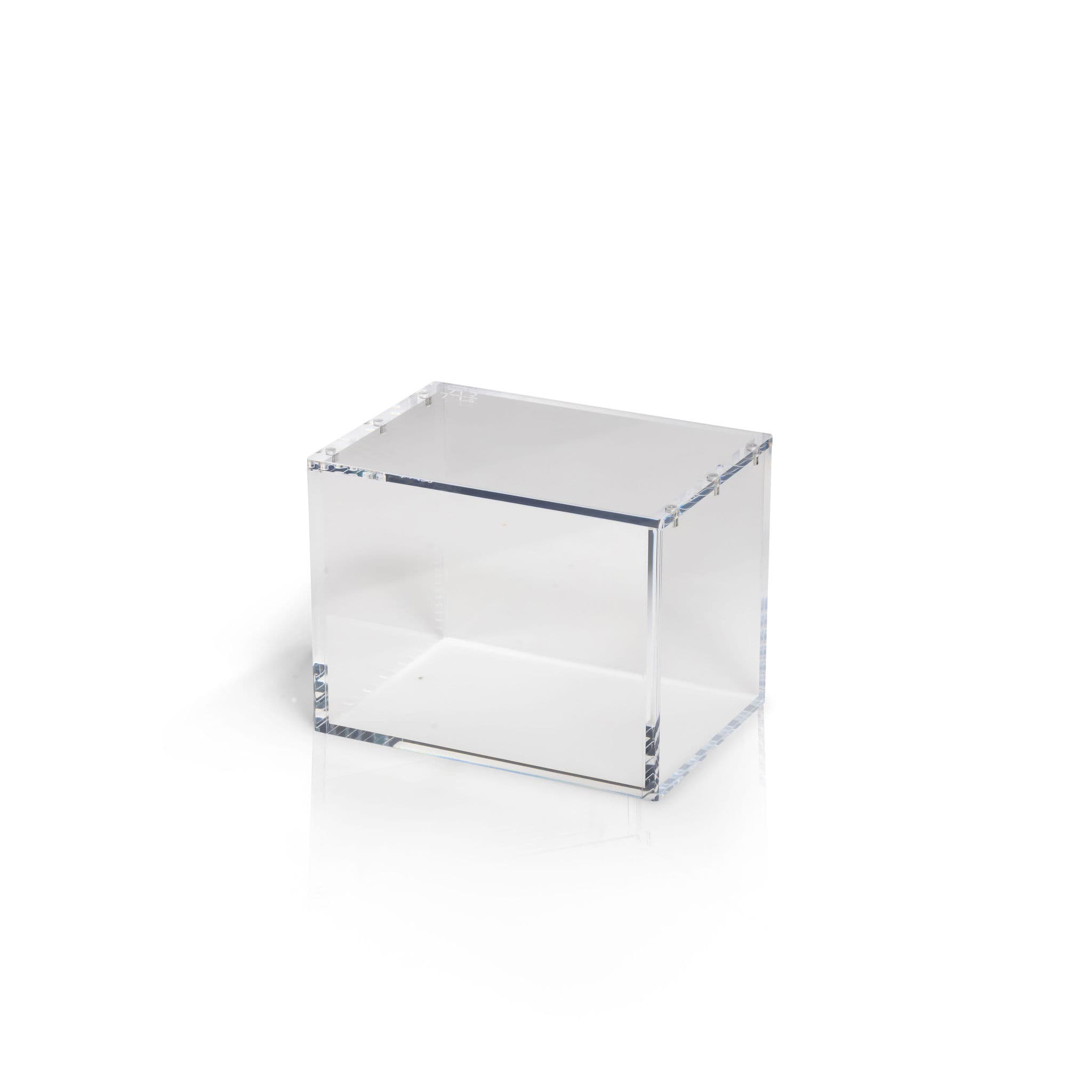 Tomt genomskinligt akrylfodral från The Acrylic Box, måttat för en Pokémon Mini Tin Display med åtta tins, mot vit bakgrund.