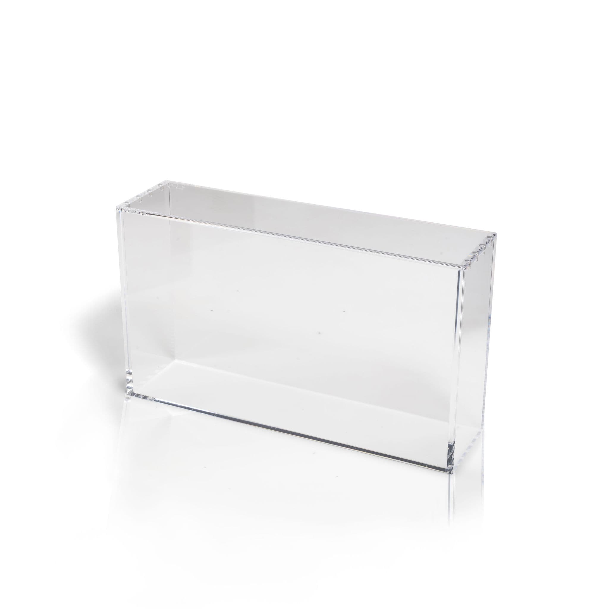 Tomt genomskinligt akrylfodral från The Acrylic Box, måttat för en Pokémon Ultra Premium Collection-ask, mot vit bakgrund.