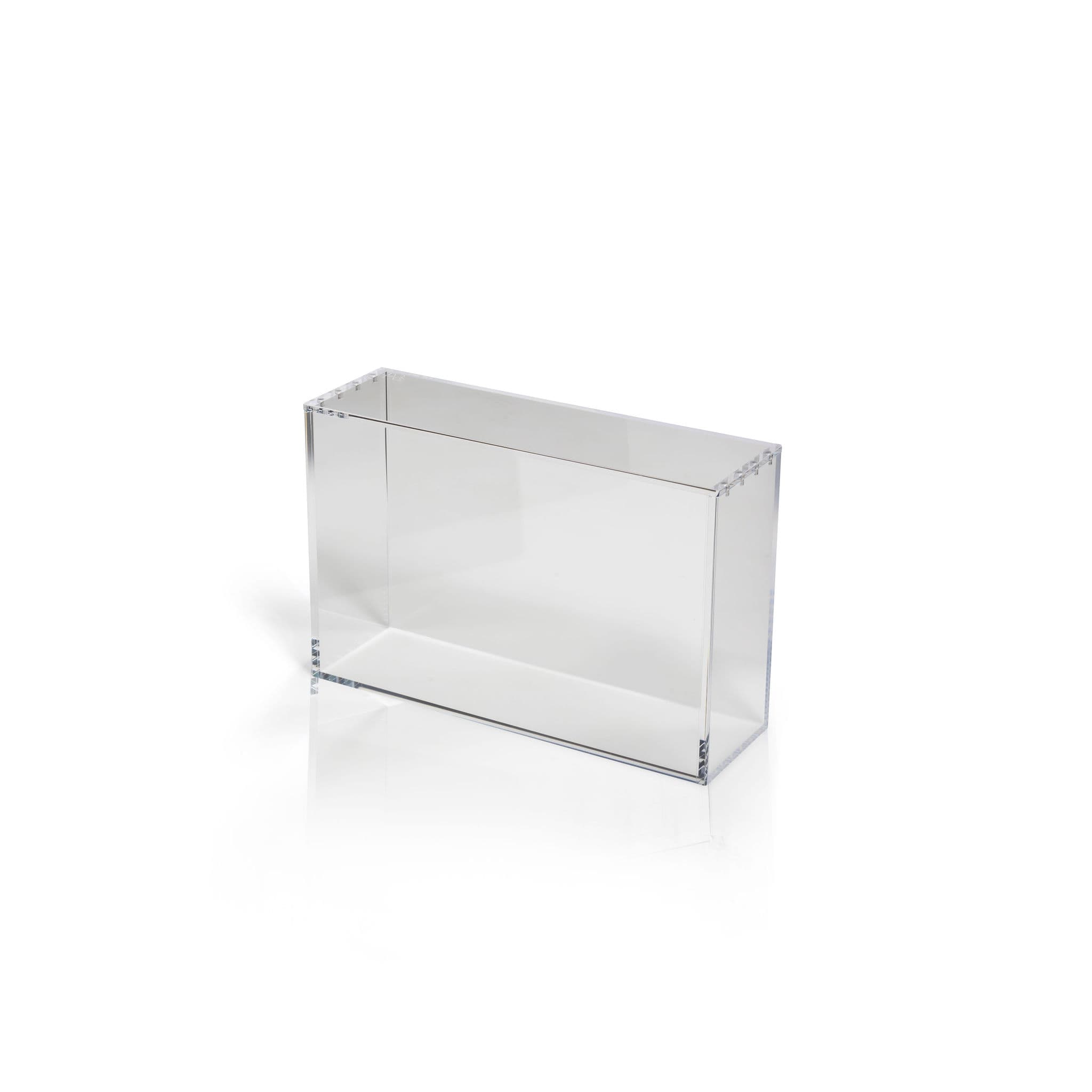 Tomt genomskinligt akrylfodral från The Acrylic Box, måttat för Pokémon Ultra Premium Collection Charizard, mot vit bakgrund.